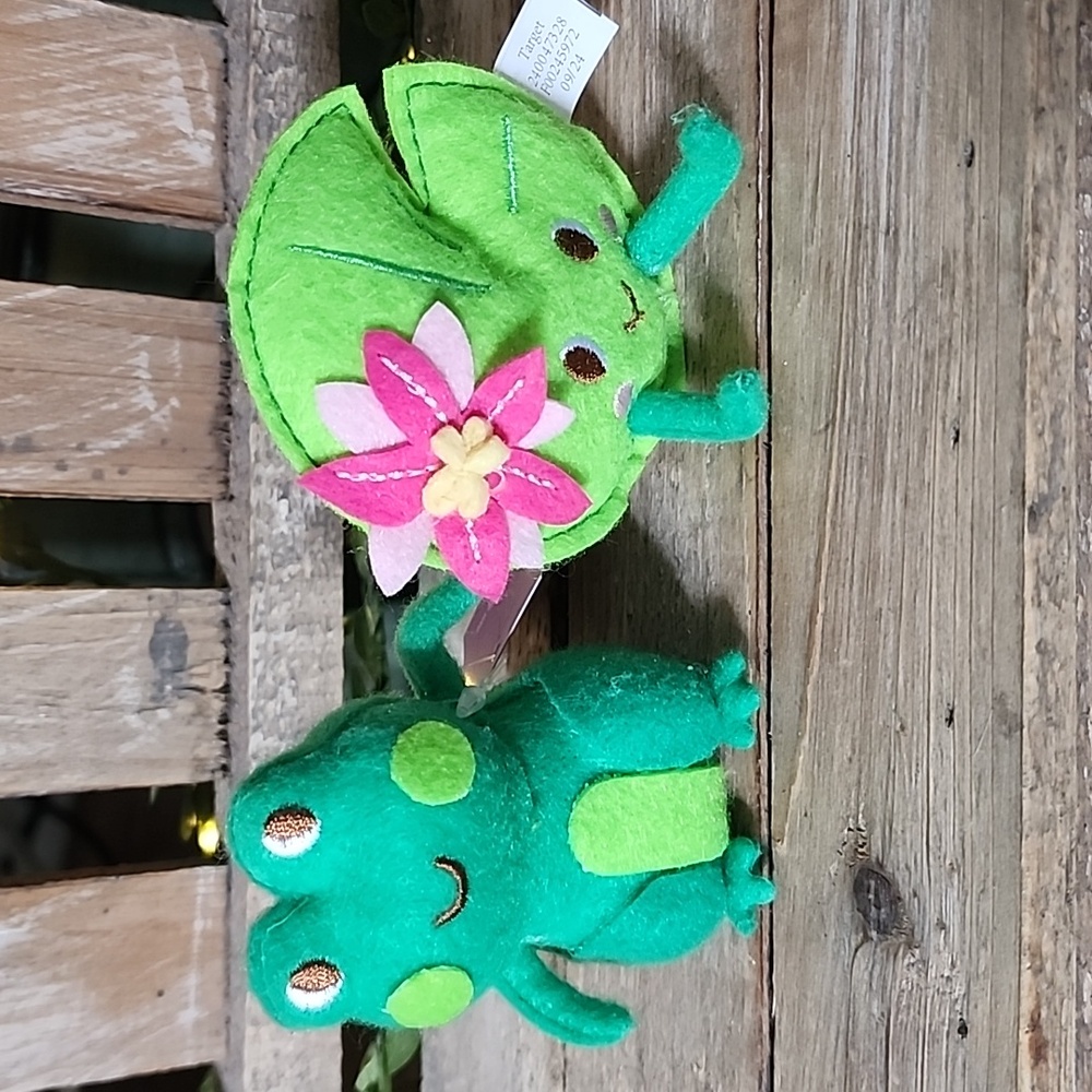 Felt Frog and Lilypad Duo Easter Figurine - Spritz™ 2025